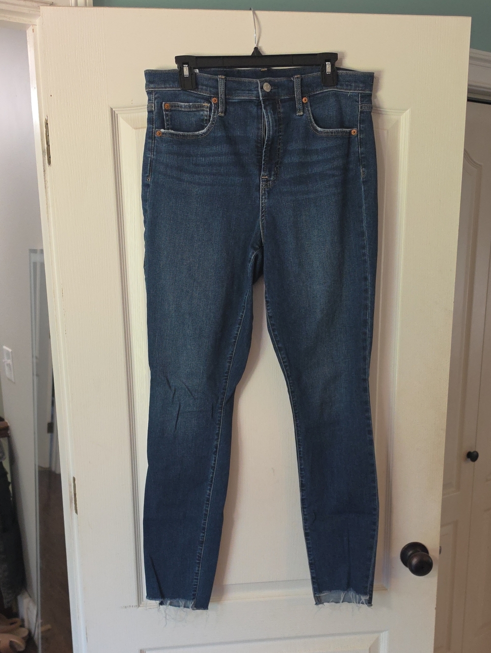 GAP Women's Skinny Jeans in Dark Blue Wash
